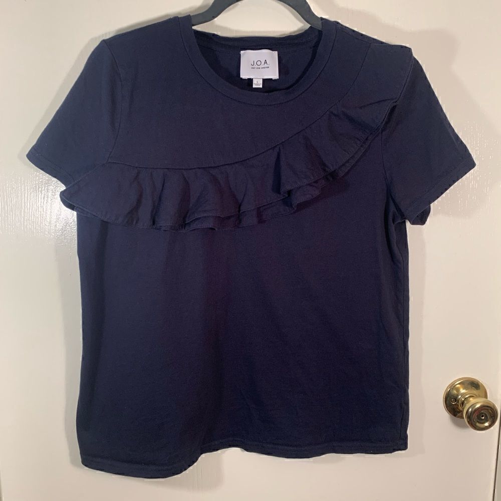 Just one answer (JOA) EUC navy blue ruffle short sleeve top Size large